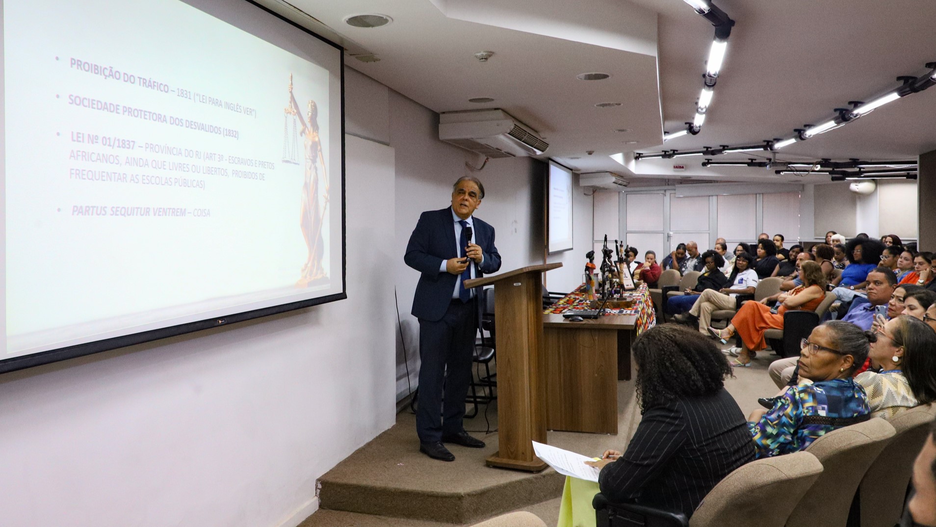 Desembargador do TJBA palestra durante evento referente ao Dia da Consciência Negra   