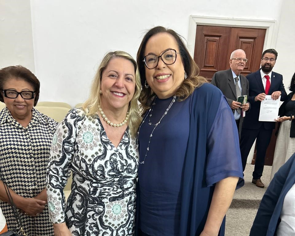 Presidente do TJBA prestigia a posse da primeira mulher a ocupar a direção da Faculdade de Direito da UFBA   