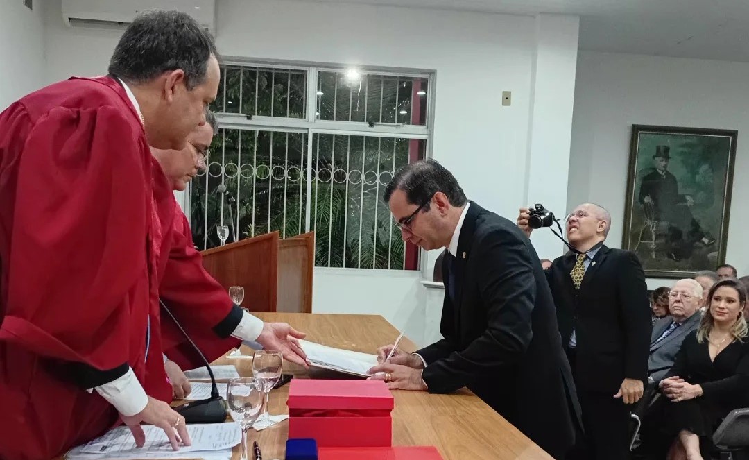 Desembargadores do TJBA prestigiam posse do Ministro Alberto Balazeiro na Academia de Letras Jurídicas da Bahia   