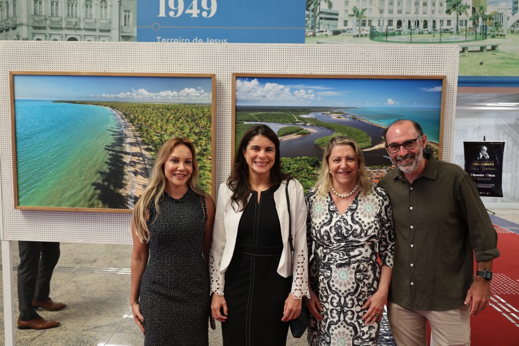 Presidente do TJBA prestigia encerramento da exposição “Bahia vista por um Passarinho”