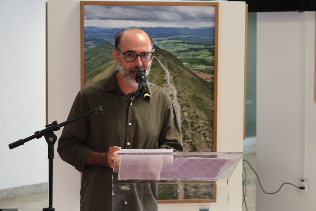 Presidente do TJBA prestigia encerramento da exposição “Bahia vista por um Passarinho”