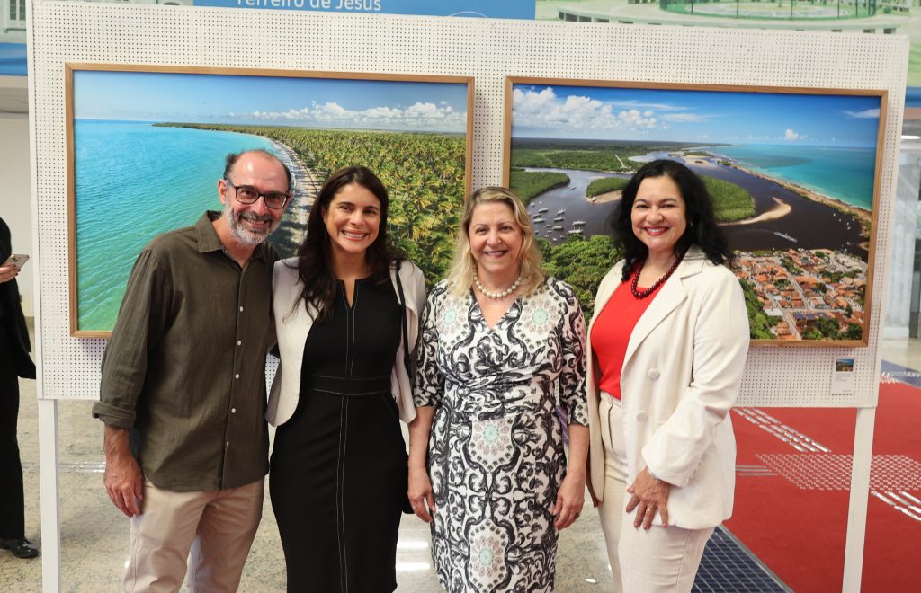 Presidente do TJBA prestigia encerramento da exposição “Bahia vista por um Passarinho”