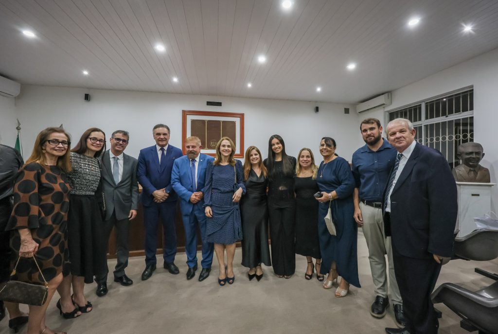 Magistrados participam de homenagem ao Desembargador João Augusto Pinto na Academia de Letras Jurídicas da Bahia   