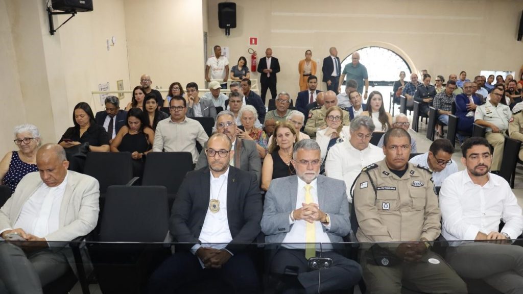 TJBA firma parceria com a Câmara de Jequié e a Faculdade Anhanguera para instalação do Conecta Justiça; Presidente recebe título de cidadã jequieense na oportunidade   
