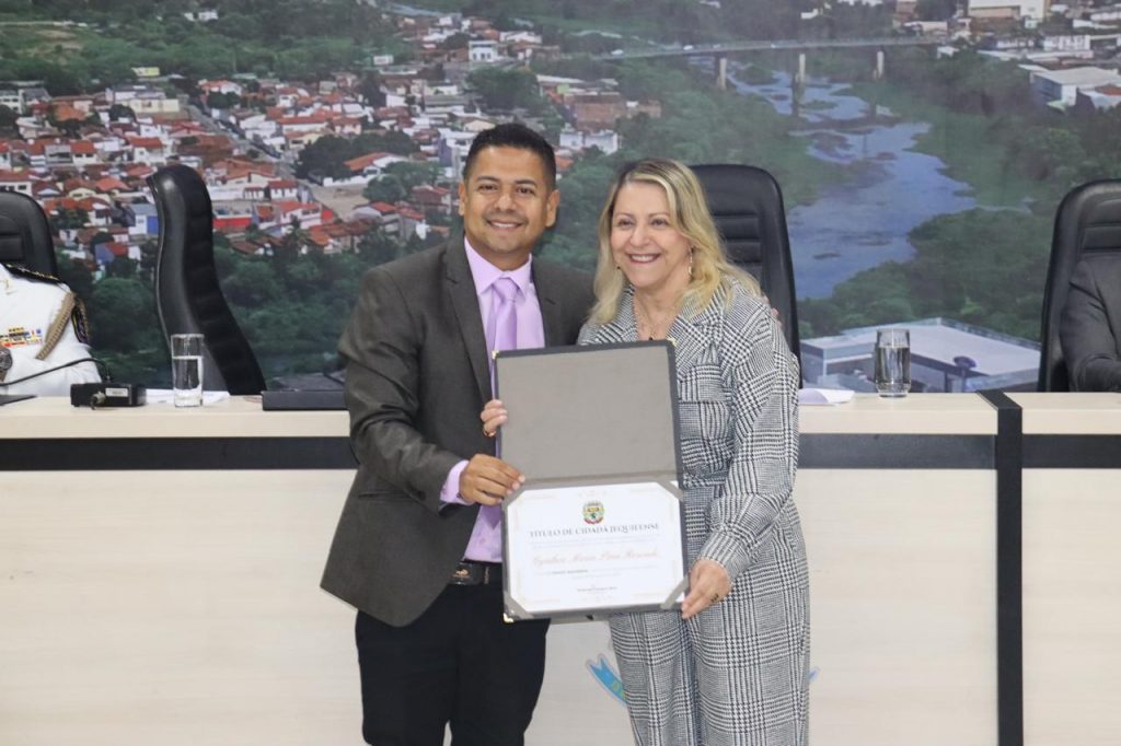 TJBA firma parceria com a Câmara de Jequié e a Faculdade Anhanguera para instalação do Conecta Justiça; Presidente recebe título de cidadã jequieense na oportunidade   