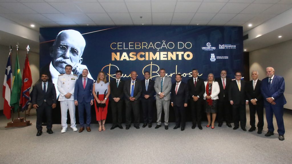 Joaci Góes é homenageado com a Medalha do Mérito Jurídico Ruy Barbosa, a mais alta honraria concedida pelo Judiciário baiano
