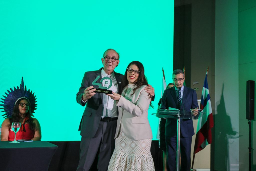 Desembargadores do TJBA participam e recebem homenagens em evento de comemoração dos 40 anos da Defensoria Pública da Bahia