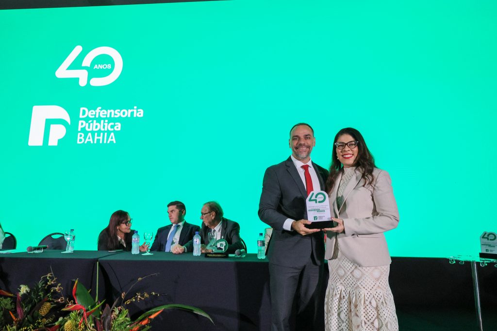 Desembargadores do TJBA participam e recebem homenagens em evento de comemoração dos 40 anos da Defensoria Pública da Bahia