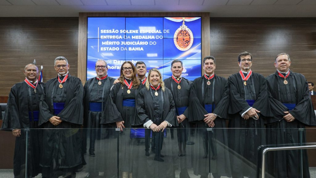 Presidente do TJBA entrega Medalha do Mérito Judiciário do Estado da Bahia a sete Desembargadores