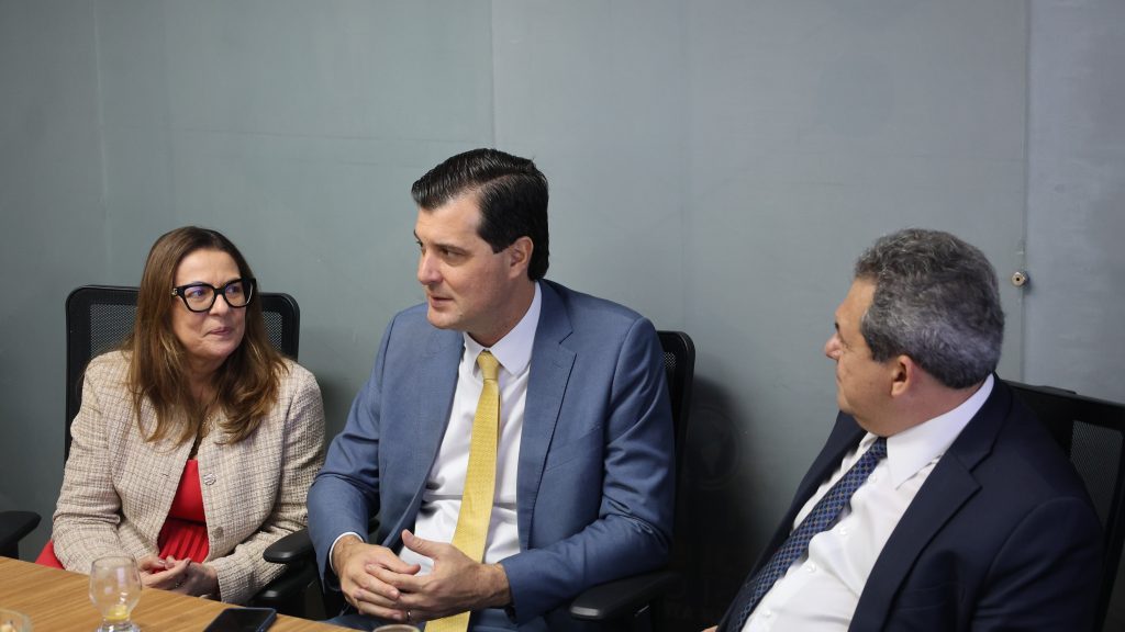 Desembargadora Marielza Brandão recebe Ministro do STJ para discutir políticas de pacificação social