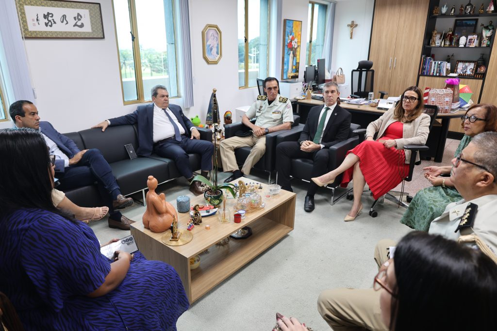 Desembargadora Marielza Brandão recebe Ministro do STJ para discutir políticas de pacificação social