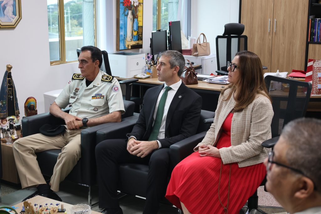 Desembargadora Marielza Brandão recebe Ministro do STJ para discutir políticas de pacificação social