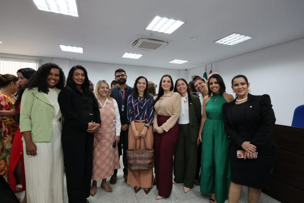 Presidente Cynthia Resende instala 1ª Vara de Família e CEJUSC em Eunápolis; semana é marcada por diversas ações no sul do Estado