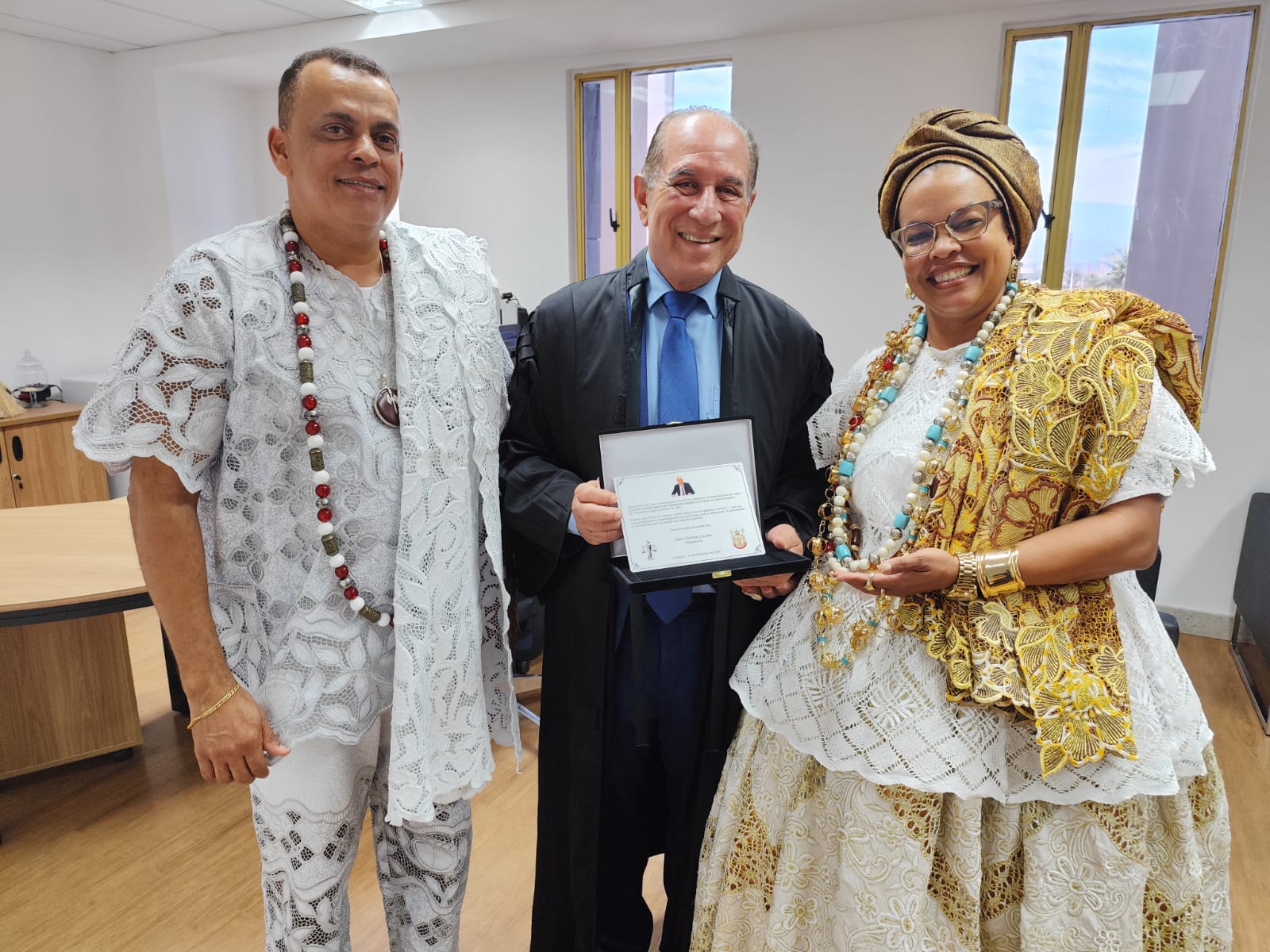 Desembargador Alberto Raimundo é homenageado por terreiro de Candomblé em reconhecimento à trajetória marcada pelo respeito à diversidade religiosa  