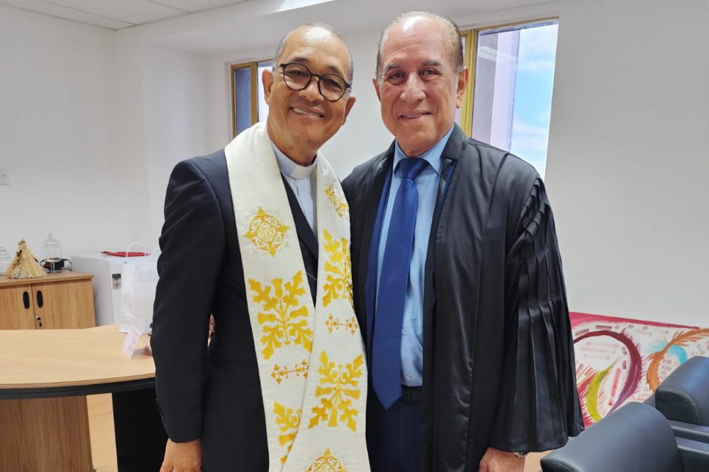 Desembargador Alberto Raimundo é homenageado por terreiro de Candomblé em reconhecimento à trajetória marcada pelo respeito à diversidade religiosa