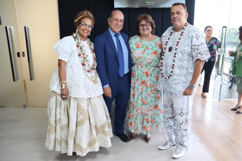 Desembargador Alberto Raimundo é homenageado por terreiro de Candomblé em reconhecimento à trajetória marcada pelo respeito à diversidade religiosa