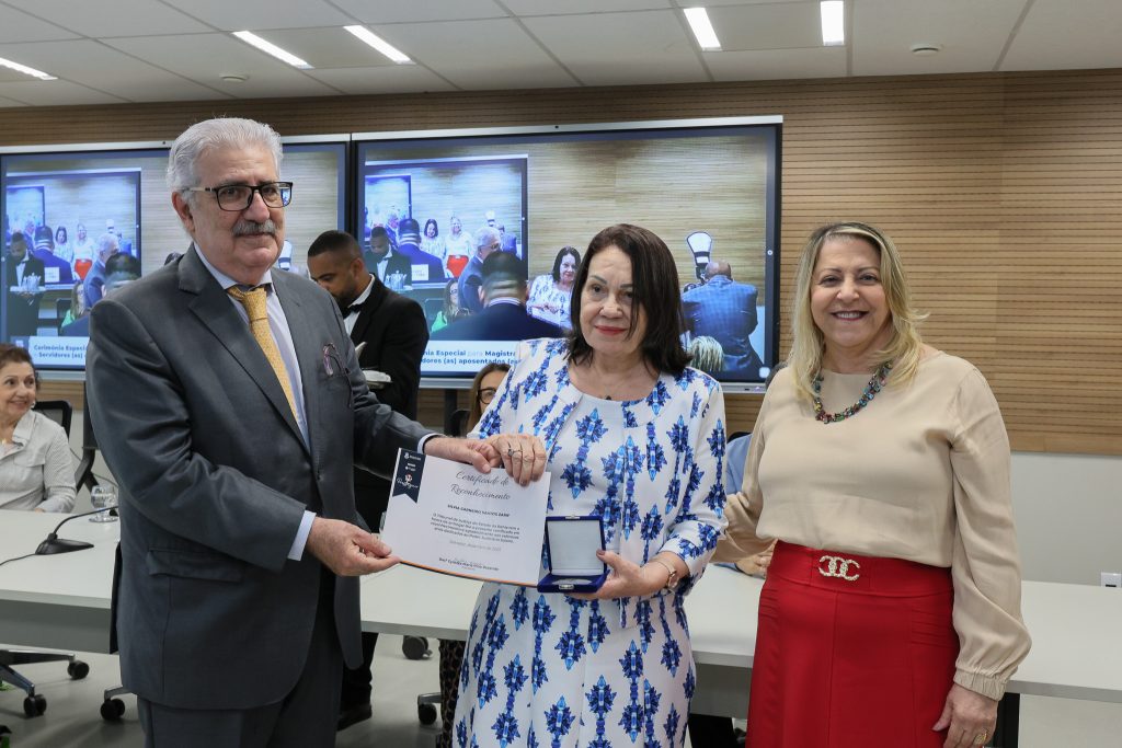 Magistrados e servidores recebem homenagem em cerimônia de encerramento de mais uma edição do Prosseguir