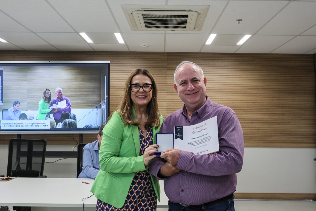 Magistrados e servidores recebem homenagem em cerimônia de encerramento de mais uma edição do Prosseguir