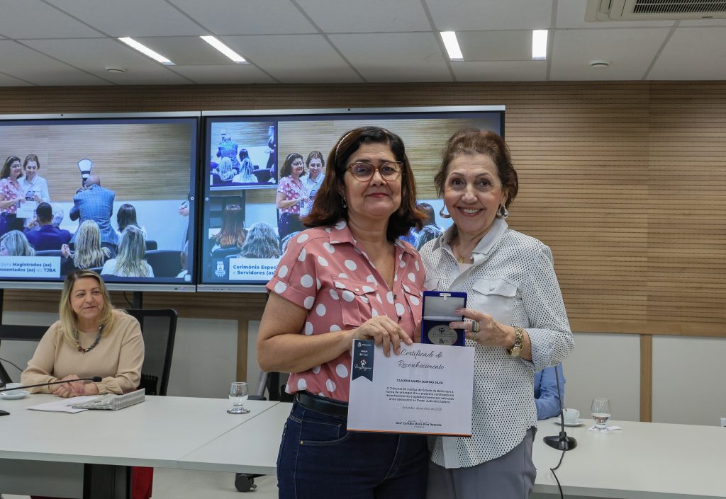 Magistrados e servidores recebem homenagem em cerimônia de encerramento de mais uma edição do Prosseguir