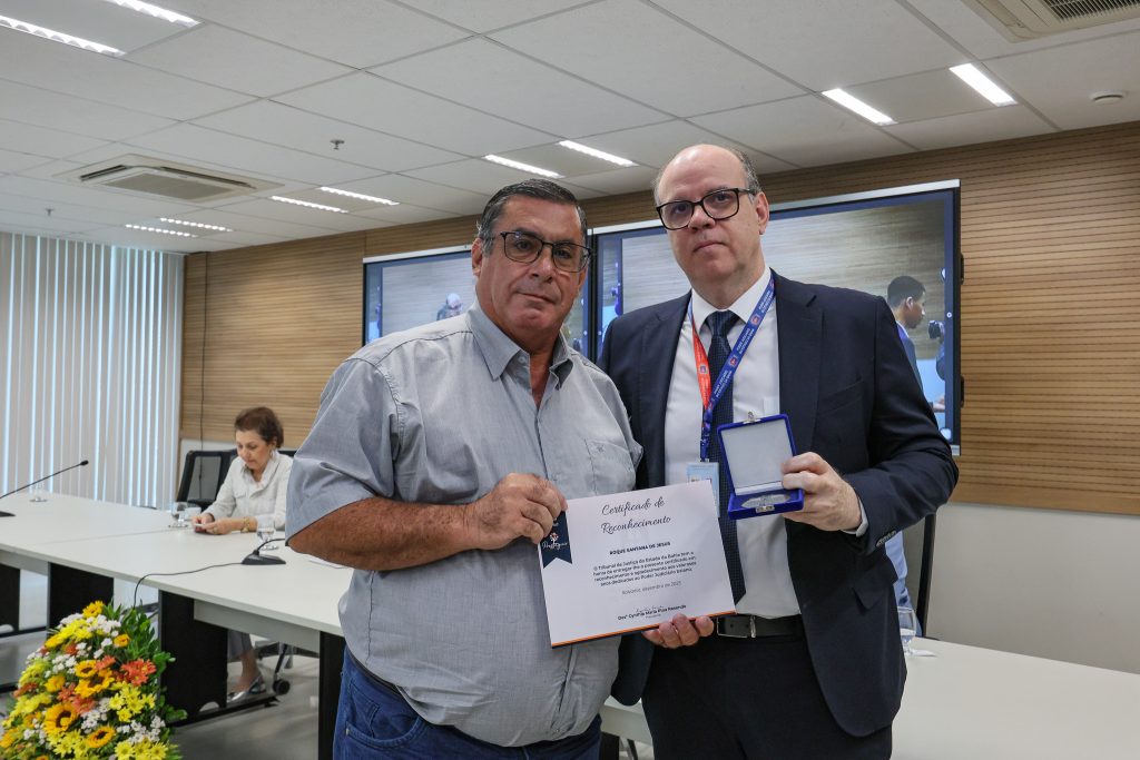 Magistrados e servidores recebem homenagem em cerimônia de encerramento de mais uma edição do Prosseguir