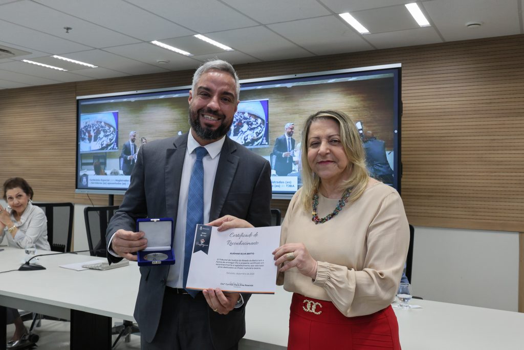 Magistrados e servidores recebem homenagem em cerimônia de encerramento de mais uma edição do Prosseguir