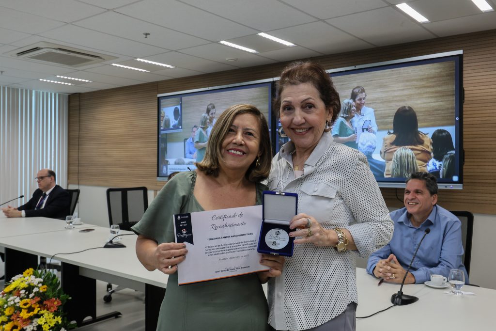 Magistrados e servidores recebem homenagem em cerimônia de encerramento de mais uma edição do Prosseguir