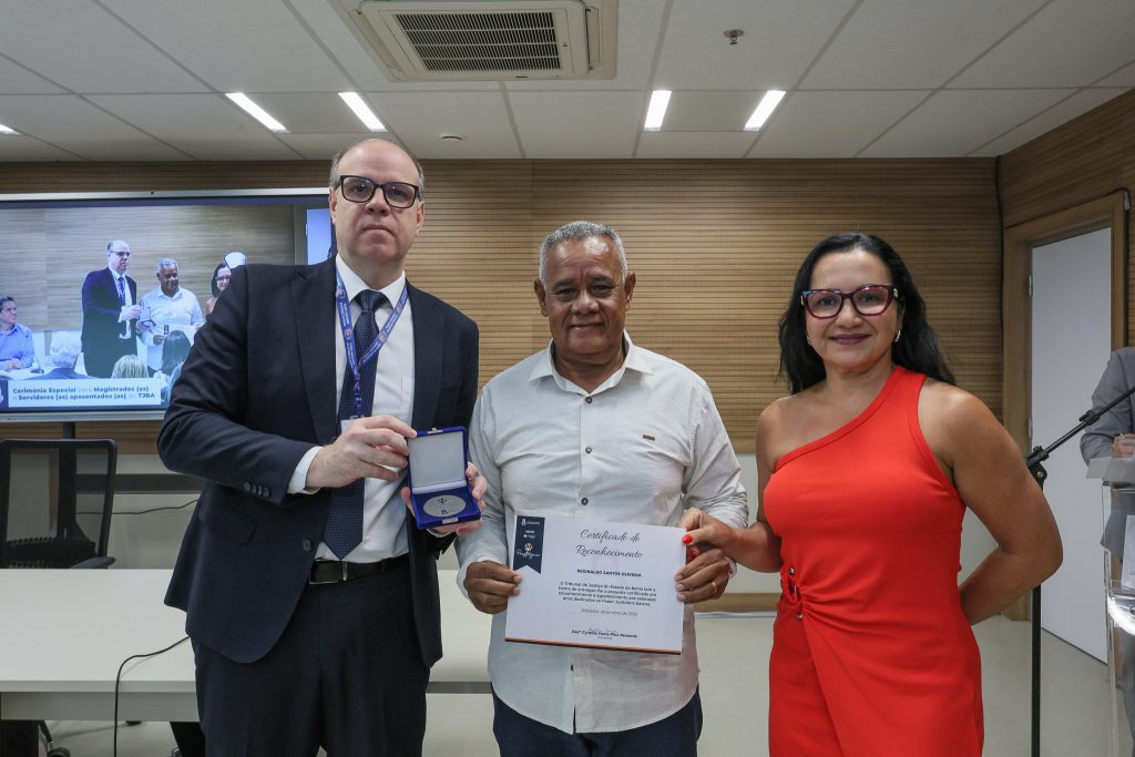 Magistrados e servidores recebem homenagem em cerimônia de encerramento de mais uma edição do Prosseguir