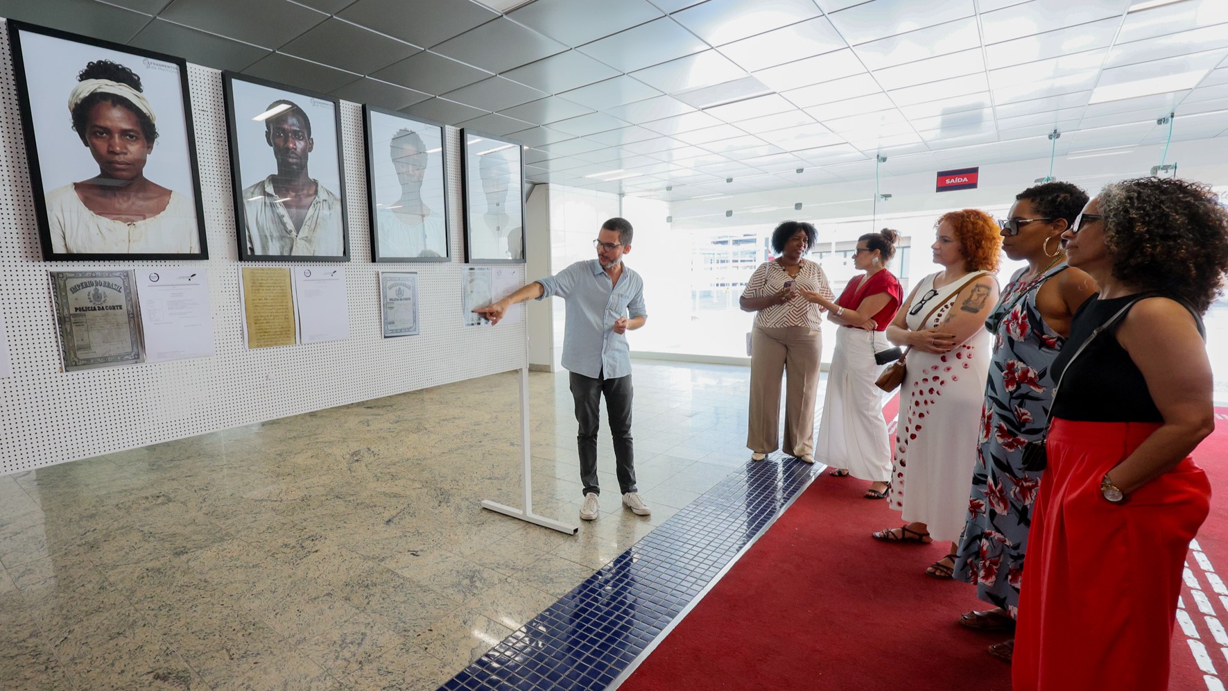 Novembro Negro: exposição “Fragmentos de Memória” recebe visitas guiadas   