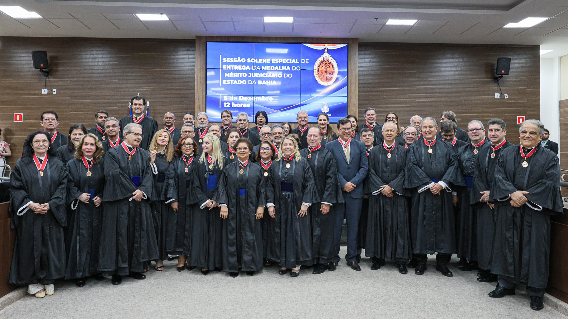 Presidente do TJBA entrega Medalha do Mérito Judiciário do Estado da Bahia a sete Desembargadores   