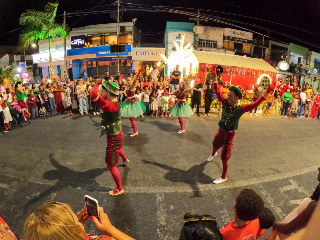 Coordenadoria da Infância e da Juventude do TJBA acompanha visita de crianças acolhidas ao Natal Luz de Conceição do Coité    