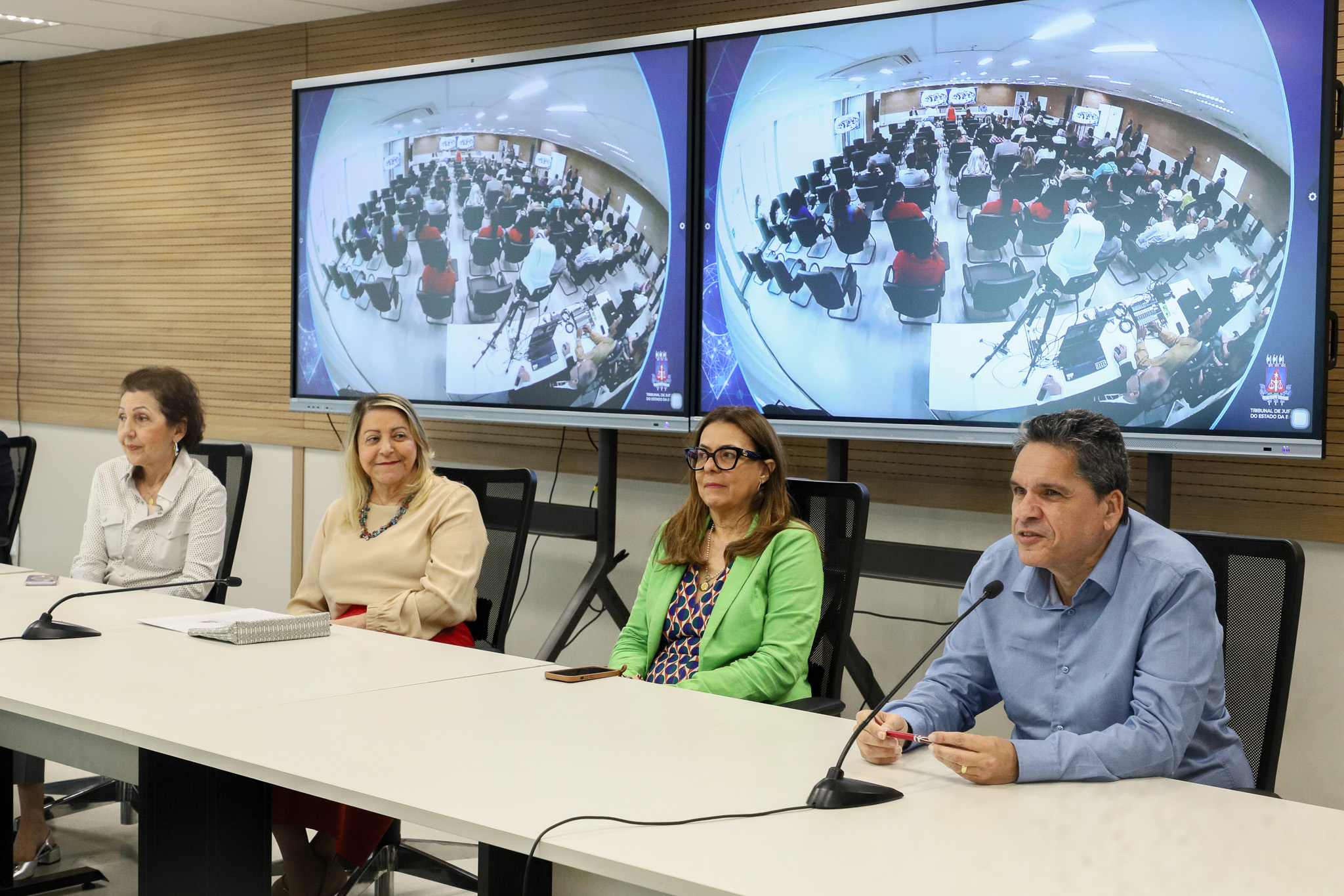 Magistrados e servidores recebem homenagem em cerimônia de encerramento de mais uma edição do Prosseguir     