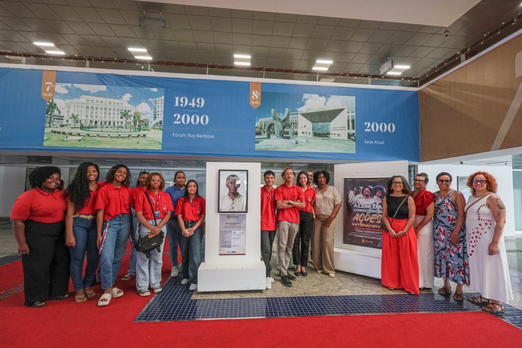 Novembro Negro: exposição “Fragmentos de Memória” recebe visitas guiadas