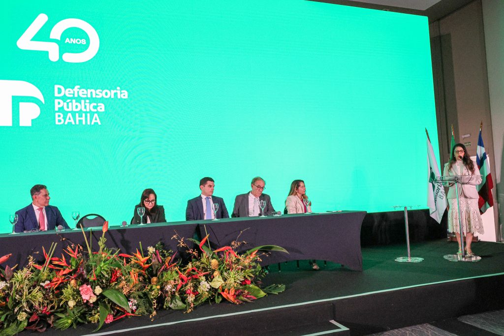 Desembargadores do TJBA participam e recebem homenagens em evento de comemoração dos 40 anos da Defensoria Pública da Bahia