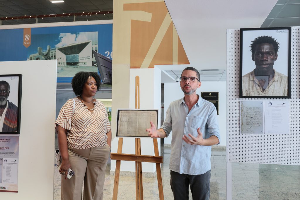 Novembro Negro: exposição “Fragmentos de Memória” recebe visitas guiadas