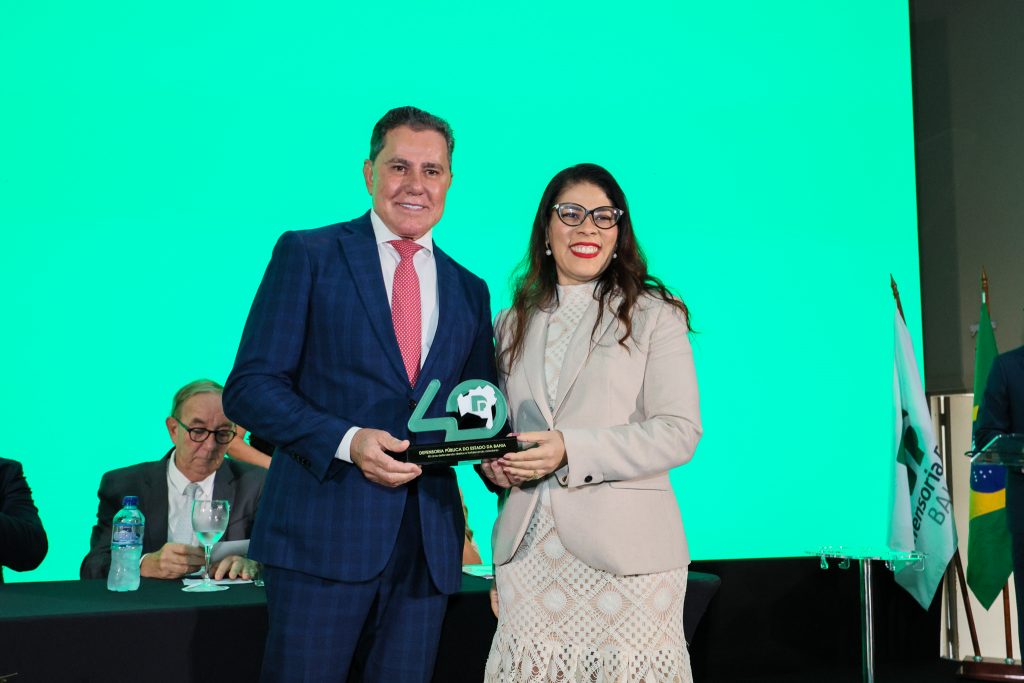 Desembargadores do TJBA participam e recebem homenagens em evento de comemoração dos 40 anos da Defensoria Pública da Bahia