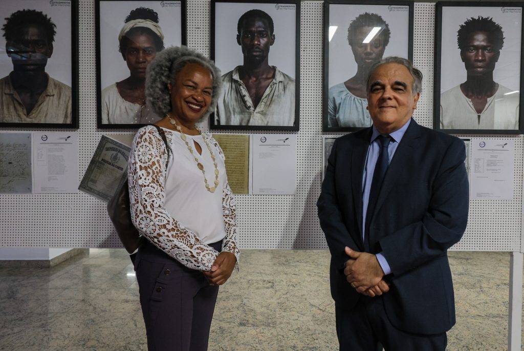 Novembro Negro: exposição “Fragmentos de Memória” recebe visitas guiadas   