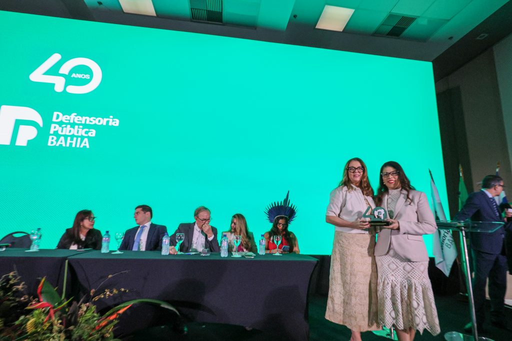 Desembargadores do TJBA participam e recebem homenagens em evento de comemoração dos 40 anos da Defensoria Pública da Bahia