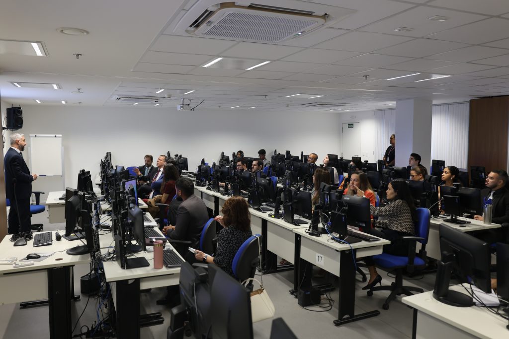 Equipe da 2ª Vice-Presidência eleita para o biênio 2026-2028 participa de curso sobre o uso de inteligência artificial    