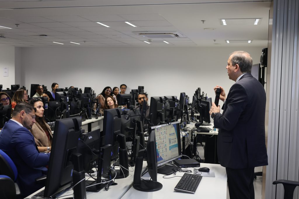 Equipe da 2ª Vice-Presidência eleita para o biênio 2026-2028 participa de curso sobre o uso de inteligência artificial    