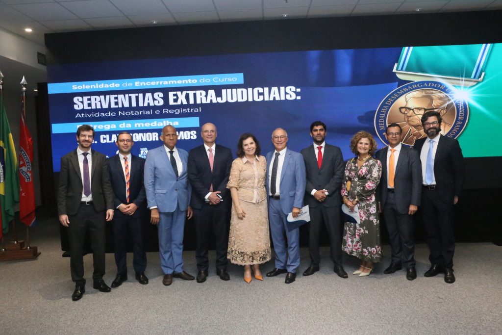 TJBA realiza solenidade de encerramento de curso sobre Serventias Extrajudiciais e condecora 46 personalidades com Medalha Des. Claudionor Ramos