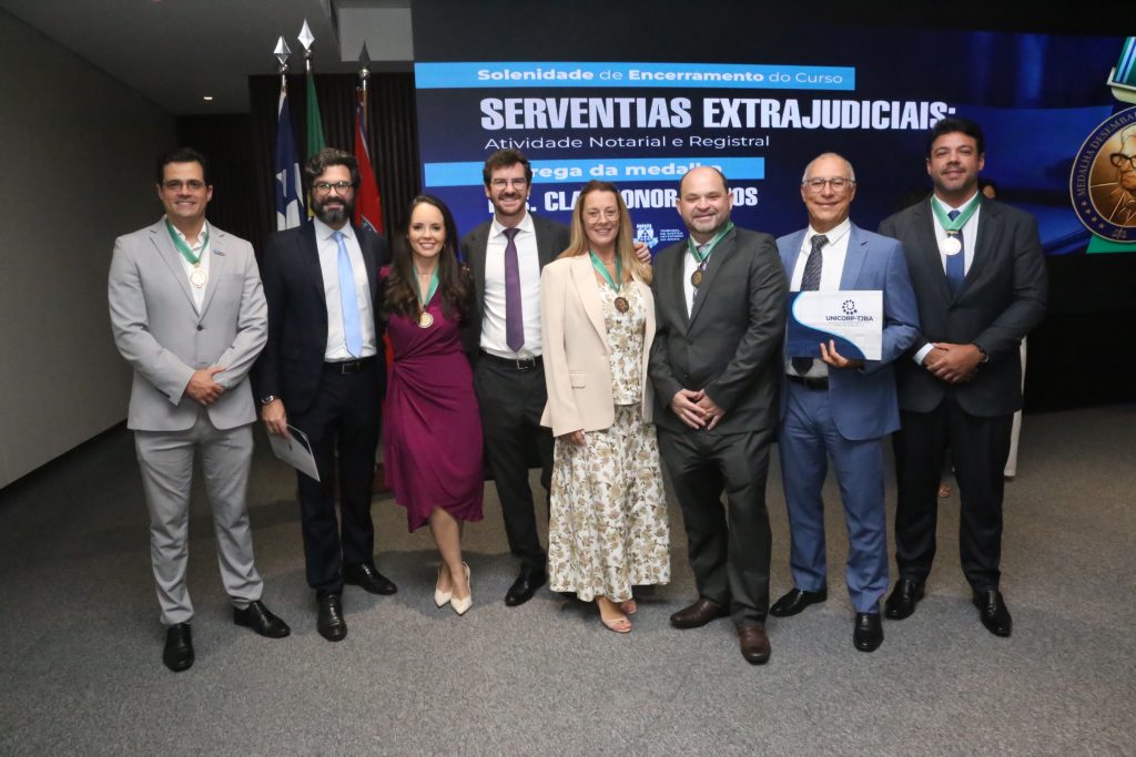 TJBA realiza solenidade de encerramento de curso sobre Serventias Extrajudiciais e condecora 46 personalidades com Medalha Des. Claudionor Ramos