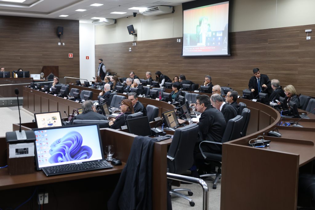 Tribunal Pleno aprova mudanças estratégicas em última sessão presidida pela Desembargadora Cynthia Resende   