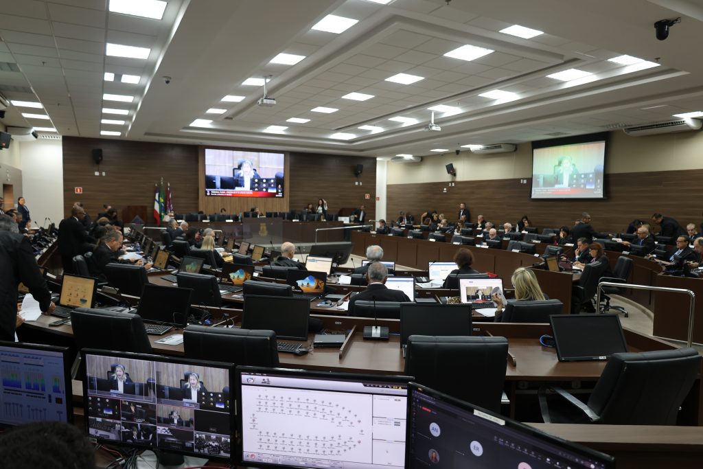 Tribunal Pleno aprova mudanças estratégicas em última sessão presidida pela Desembargadora Cynthia Resende   