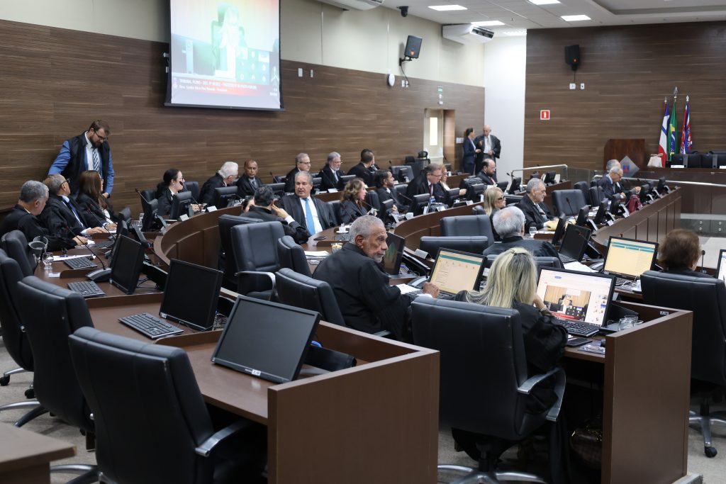 Tribunal Pleno aprova mudanças estratégicas em última sessão presidida pela Desembargadora Cynthia Resende   