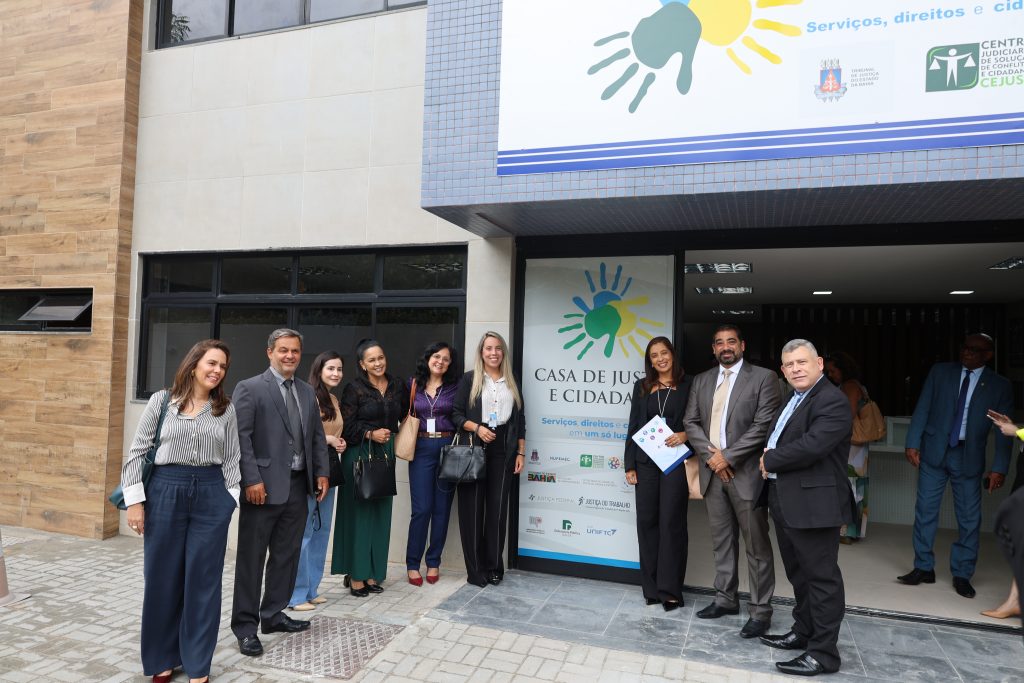 TJBA reinaugura Casa de Justiça e Cidadania na Fundação Lar Harmonia; espaço oferece serviços gratuitos de diversas instituições    