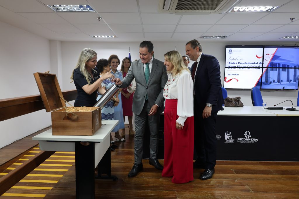 Desembargadora Cynthia Resende instala Pedra Fundamental do novo Fórum Criminal da Comarca de Salvador   