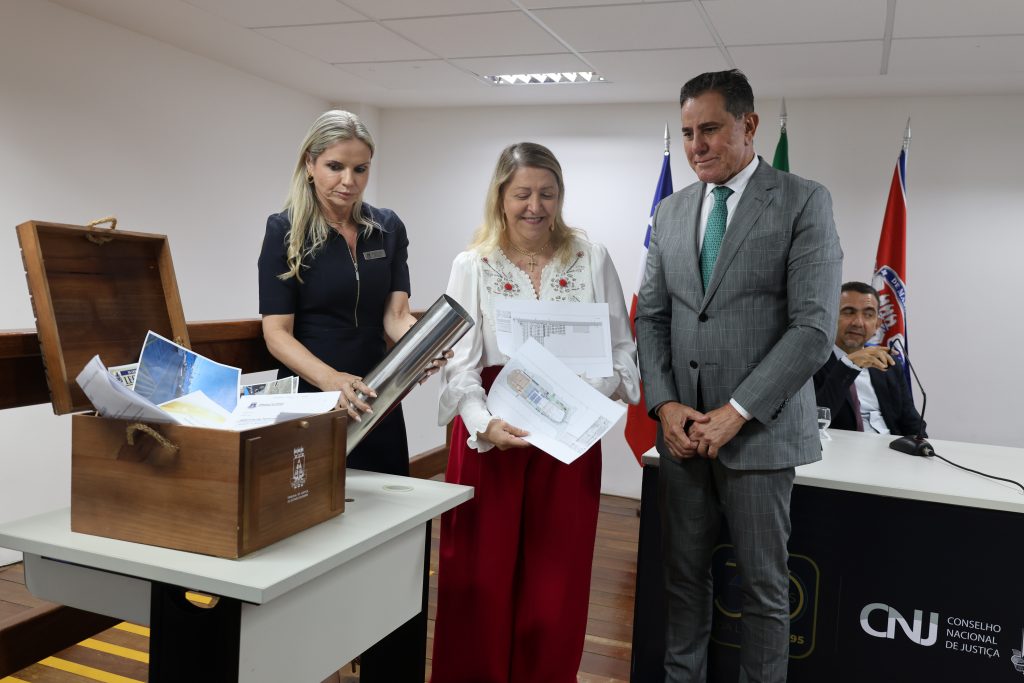 Desembargadora Cynthia Resende instala Pedra Fundamental do novo Fórum Criminal da Comarca de Salvador   