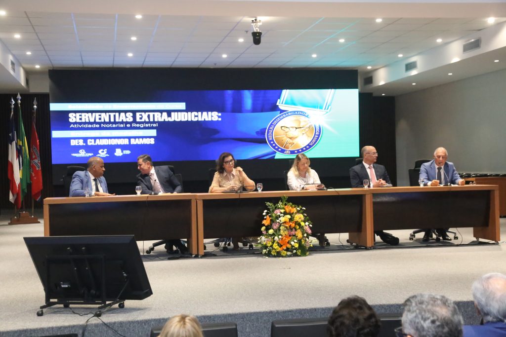 TJBA realiza solenidade de encerramento de curso sobre Serventias Extrajudiciais e condecora 46 personalidades com Medalha Des. Claudionor Ramos