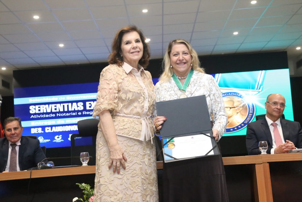 TJBA realiza solenidade de encerramento de curso sobre Serventias Extrajudiciais e condecora 46 personalidades com Medalha Des. Claudionor Ramos