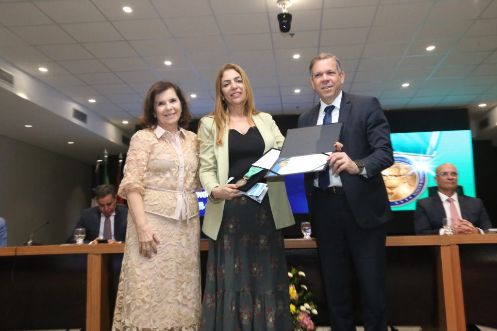 TJBA realiza solenidade de encerramento de curso sobre Serventias Extrajudiciais e condecora 46 personalidades com Medalha Des. Claudionor Ramos